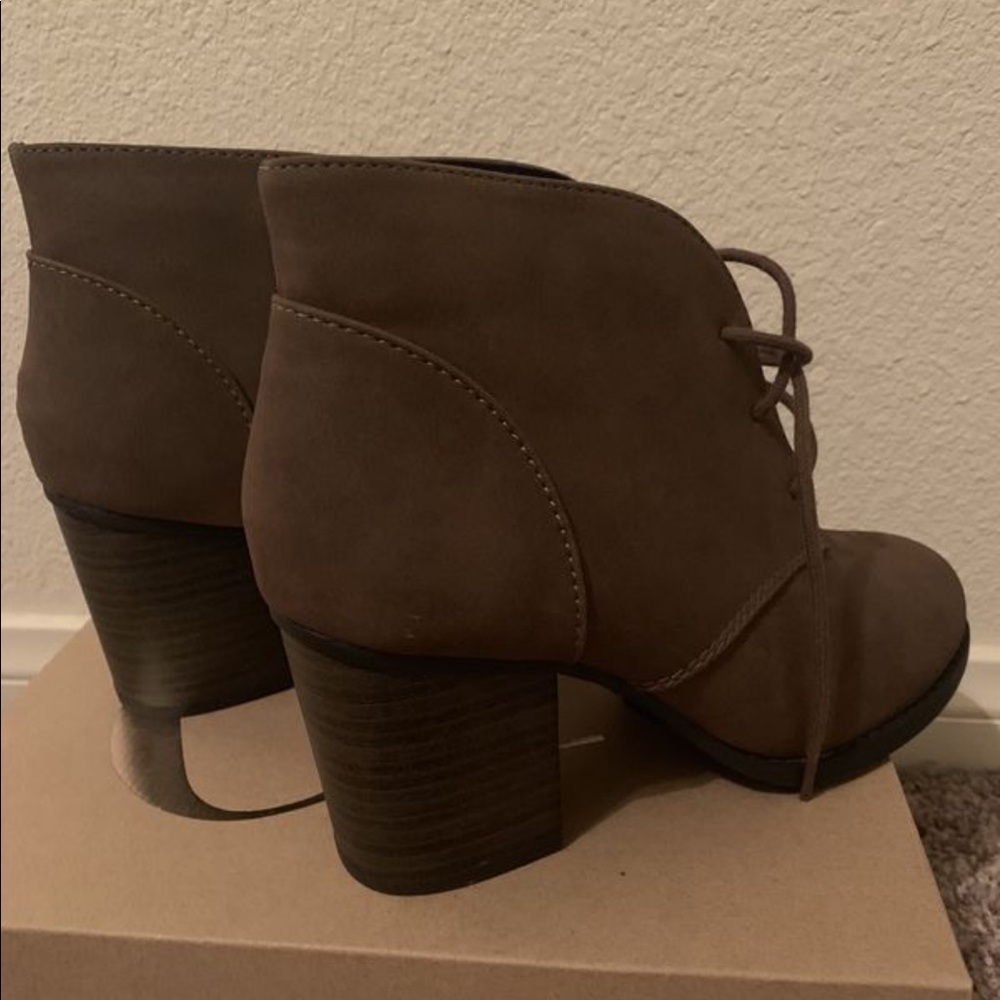 BOOTIES - Picture 3 of 3